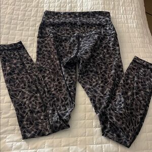 Lululemon Black and White Patterned Leggings size 6 ( small )